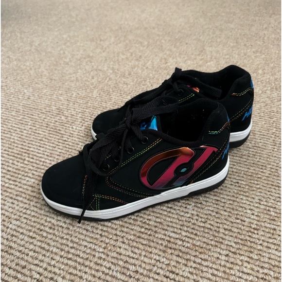 Heely shoes with tool - Picture 1 of 5